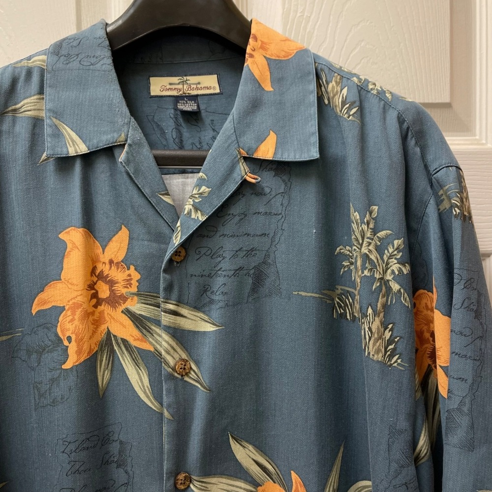 Vintage Tommy Bahama Men's Large Blue Hawaiian Button Up Silk/Cotton Blend Relax